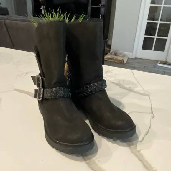 Blow fish Black Fur-Lined Boots with Buckle Detail - Picture 2 of 7